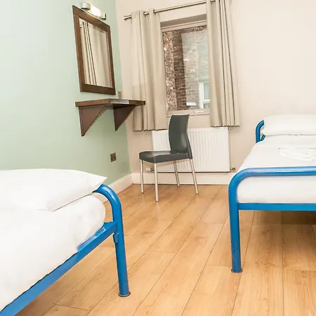 Hostel Isaacs *