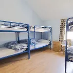 Isaacs Hostel *