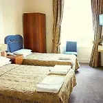 Isaacs Hostel *
