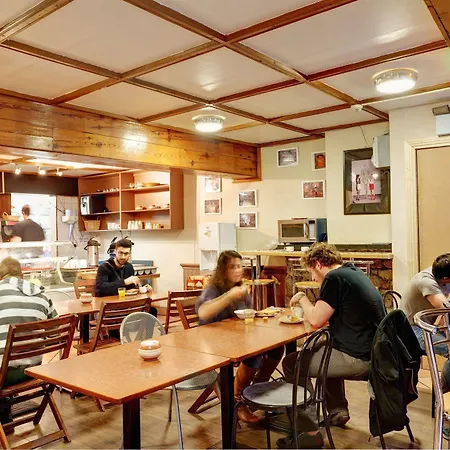 Isaacs Vandrarhem *