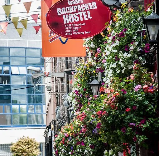 Isaacs Хостел *