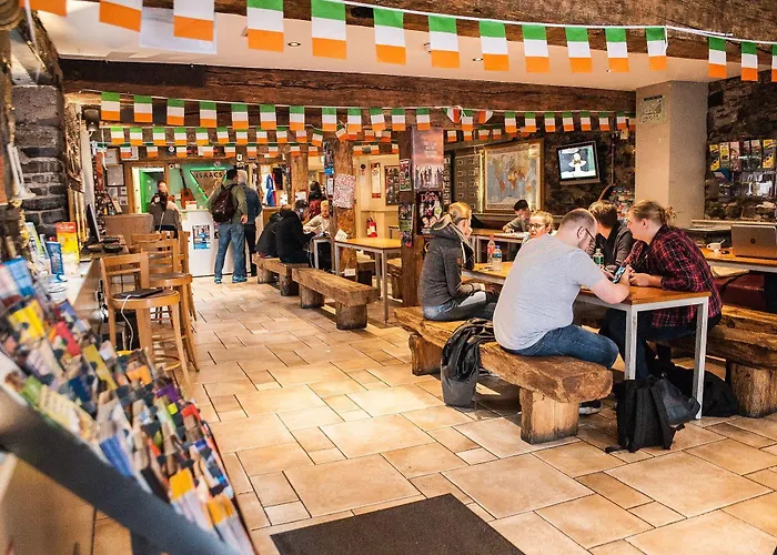 Isaacs Хостел *