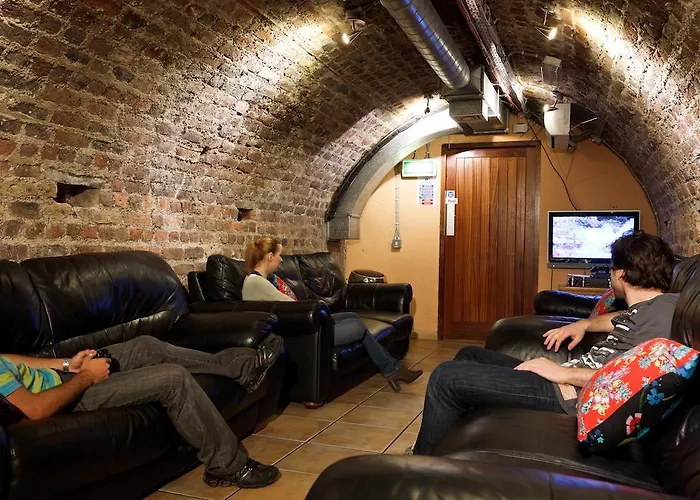 Хостел Isaacs *