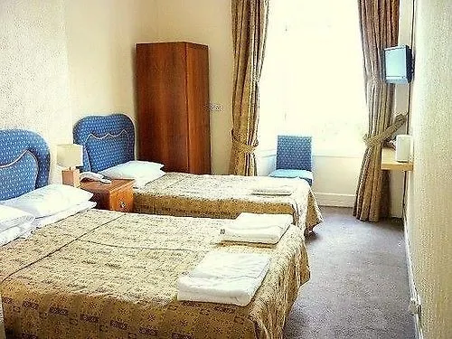 Isaacs Hostel *