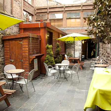 Isaacs Hostel *