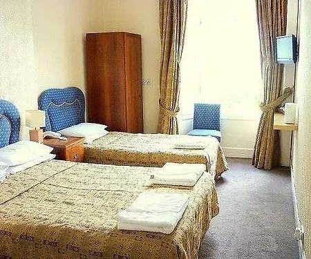 Isaacs Hostel *
