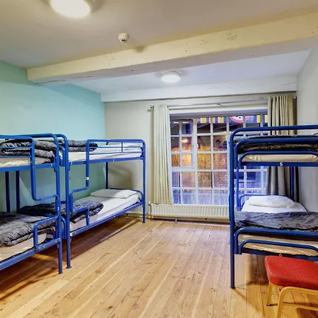 Hostel Isaacs *