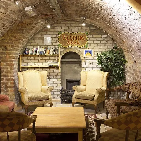 Hostel Isaacs