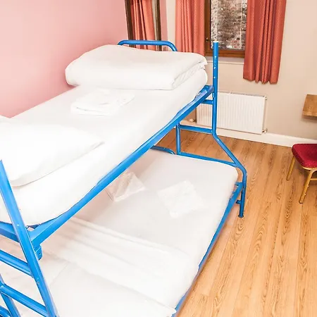 Isaacs Hostel *