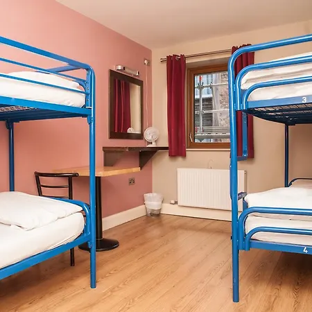 Isaacs Hostel *