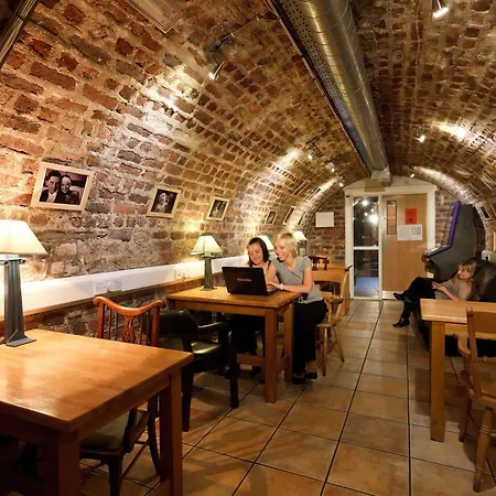 Hostel Isaacs